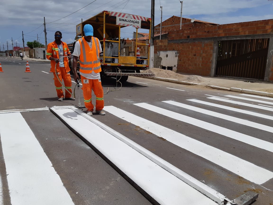 SMTT instala nova sinalização no bairro 17 de Março - SMTT Aracaju